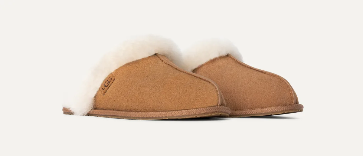 UGG Shearling-Lined Slippers in Chestnut - Cozy and Stylish Footwear for Indoor Comfort